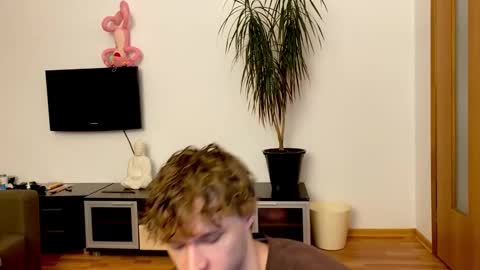 Eitan online show from February 13, 2:20 pm