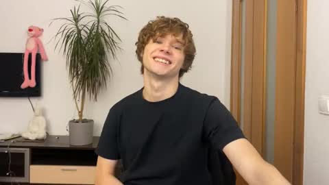 Eitan online show from December 21, 6:30 am