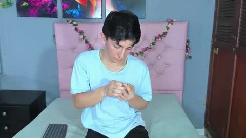 Elan Giralon online show from December 17, 10:38 pm