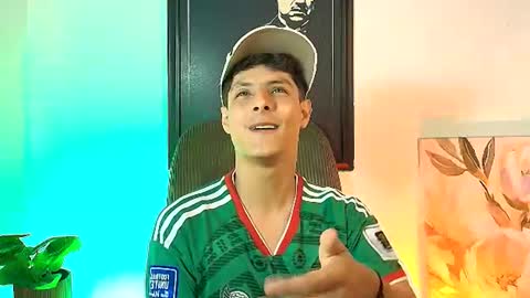 elias_salvatore_ online show from June 25, 2:33 pm