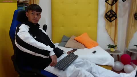 E L I A S online show from March 5, 3:19 am