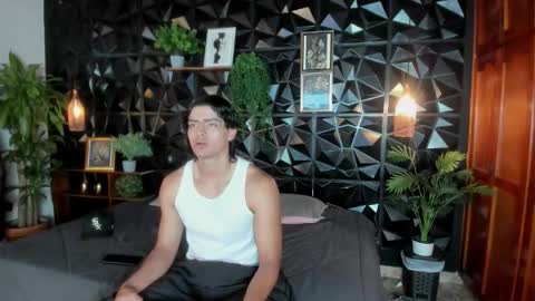 Elloit Colton online show from November 6, 10:02 pm