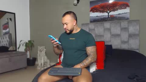 Snapshot of emanuelspencer chatting on October 18, 2:49 am emanuelspencer online show from October 18, 2:49 am