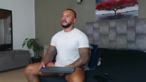 Snapshot of emanuelspencer chatting on January 22, 8:28 pm emanuelspencer online show from January 22, 8:28 pm