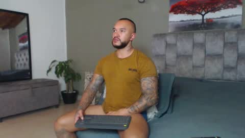 Snapshot of emanuelspencer chatting on December 18, 5:42 pm emanuelspencer online show from December 18, 5:42 pm