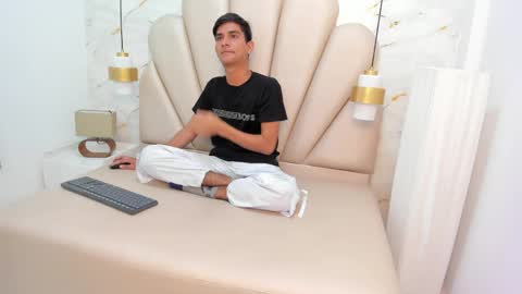 Emiliano online show from April 28, 2:44 pm