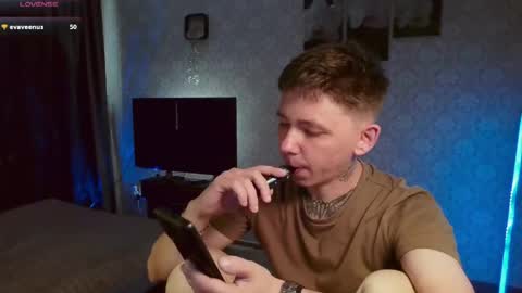 emveeboy96 online show from May 3, 7:22 am