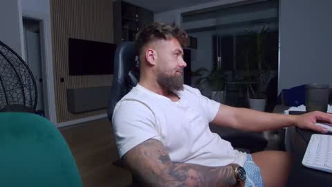 Erik online show from January 31, 7:29 pm