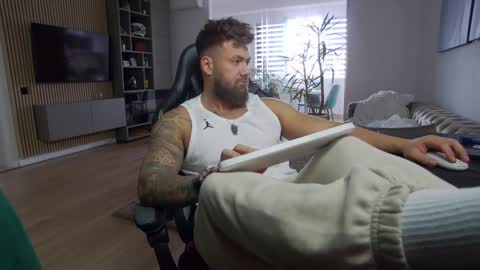 Erik online show from March 10, 3:20 pm