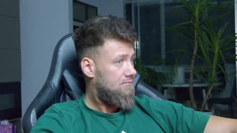 Erik online show from December 3, 6:28 pm