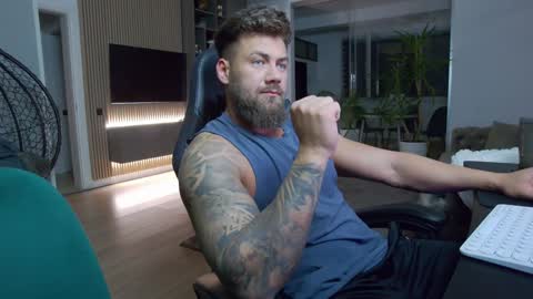 Erik online show from January 24, 6:46 pm