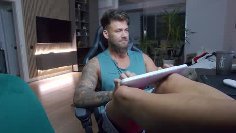 Erik online show from December 16, 8:58 pm