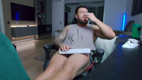 Erik online show from March 28, 10:32 pm