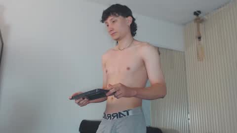 enzo_steel online show from September 20, 6:46 am