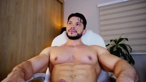 Snapshot of erick_thompson chatting on December 6, 10:19 pm Erick Thompson online show from December 6, 10:19 pm