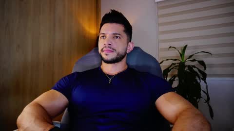 Snapshot of erick_thompson chatting on February 11, 9:25 pm Erick Thompson online show from February 11, 9:25 pm