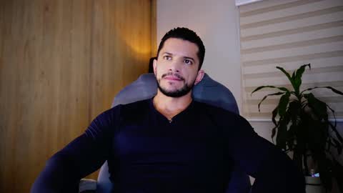 Snapshot of erick_thompson chatting on February 18, 10:36 pm Erick Thompson online show from February 18, 10:36 pm