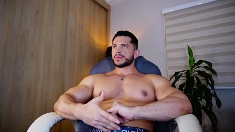 Snapshot of erick_thompson chatting on January 13, 10:35 pm Erick Thompson online show from January 13, 10:35 pm