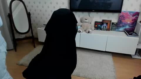 Max online show from November 6, 1:19 am