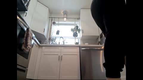 Hmmmhmmmm online show from March 21, 6:23 pm