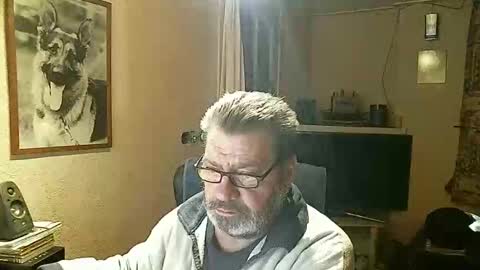 Erwins room welcome sound on online show from January 23, 12:57 am