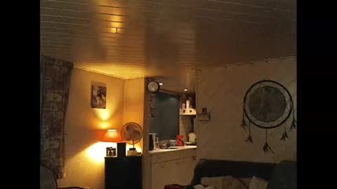 Erwins room welcome sound on online show from February 7, 9:58 pm