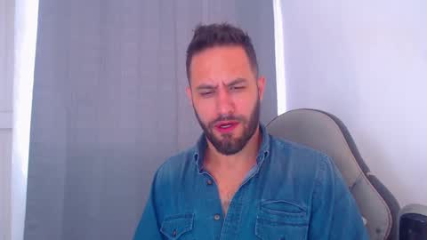 Snapshot of esteban7984068 chatting on December 31, 6:02 pm esteban online show from December 31, 6:02 pm