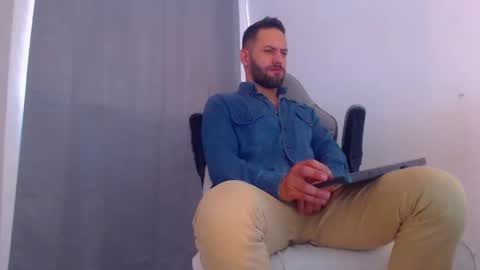 Snapshot of esteban7984068 chatting on December 26, 5:51 pm esteban online show from December 26, 5:51 pm