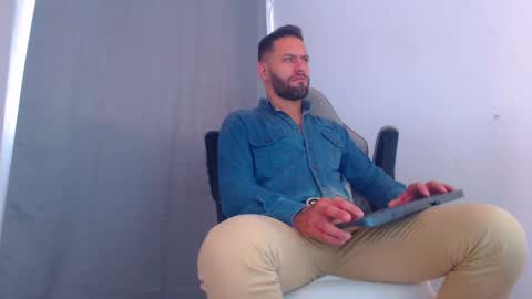 Snapshot of esteban7984068 chatting on January 6, 7:35 pm esteban online show from January 6, 7:35 pm