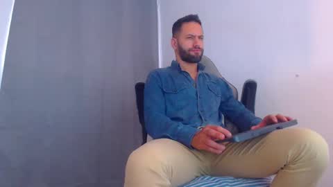 Snapshot of esteban7984068 chatting on December 30, 7:32 pm esteban online show from December 30, 7:32 pm