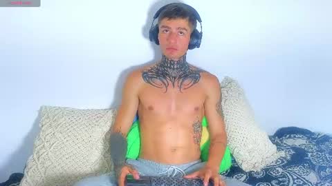 Esteban independent model online show from June 20, 11:10 pm