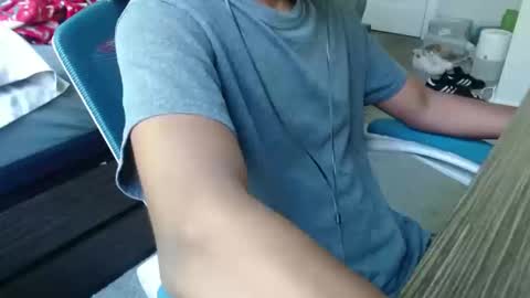 Snapshot of estessaid chatting on October 10, 4:01 pm 94Bottles online show from October 10, 4:01 pm