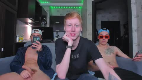 Snapshot of esthetics_boys chatting on September 11, 2:54 am LOUIS online show from September 11, 2:54 am