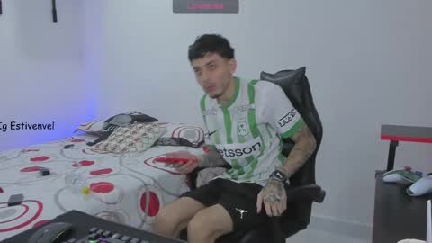 estivenvel online show from February 26, 1:51 am