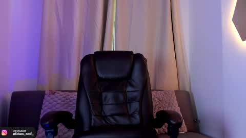 etham_wolf1 online show from June 9, 6:53 pm