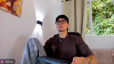 etham_wolf1 online show from August 4, 6:23 pm