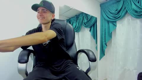 Ethan online show from December 4, 9:46 pm