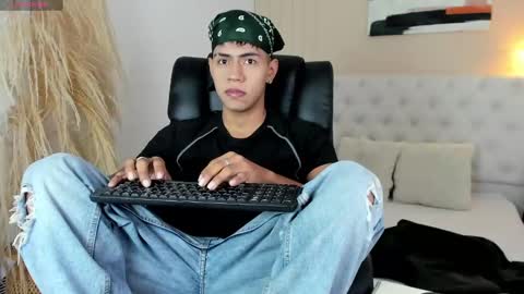 ethan online show from December 11, 1:22 pm