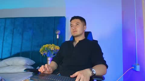 ethanconnor_ online show from October 29, 12:30 pm