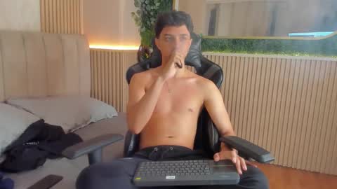 ethanlowell online show from February 16, 8:01 am