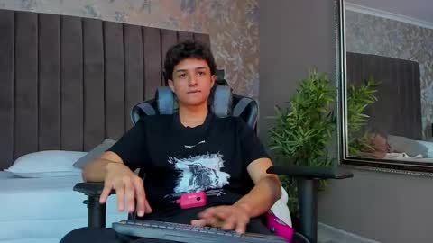 ethanlowell online show from November 4, 10:55 pm