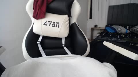 Evan online show from February 3, 3:38 pm