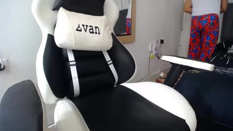 Evan online show from February 12, 5:37 pm