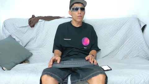 evil_boss1 online show from April 11, 4:08 am