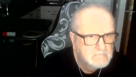 expandetlaugh63 online show from April 24, 8:44 pm