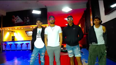 extrangers online show from September 29, 11:52 am