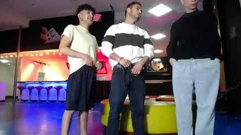 extrangers online show from February 16, 12:10 pm