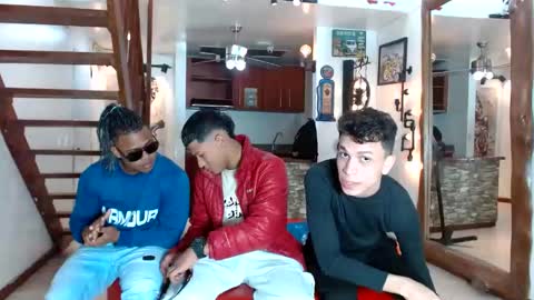 extrangers online show from December 8, 12:19 pm