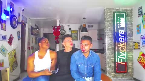 extrangers online show from February 8, 12:06 pm