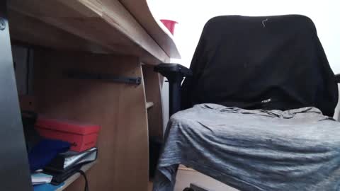 Snapshot of fat_bubble chatting on December 20, 6:13 pm Fat Bernd online show from December 20, 6:13 pm